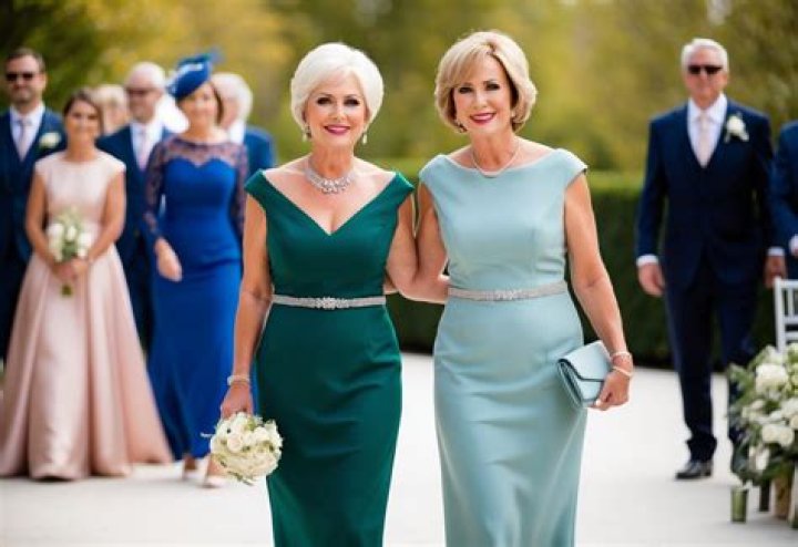 Is it OK for mother of the bride to wear same color as bridesmaids?