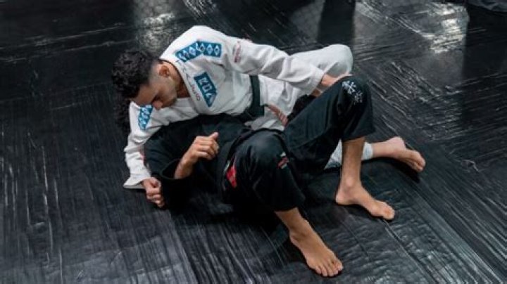 What is a scarf hold?