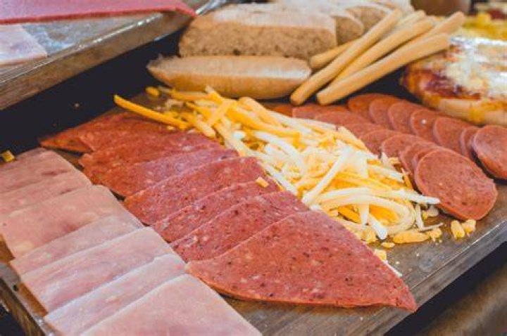 What is the difference between Lebanon bologna and regular bologna?