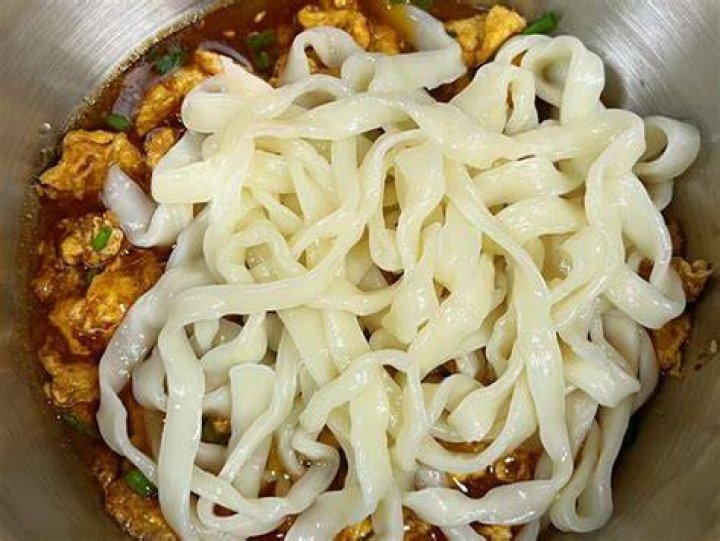 What state puts noodles in chili?