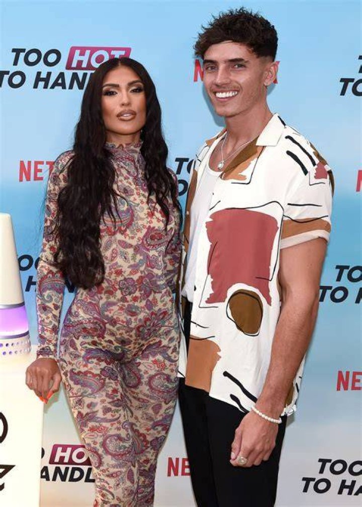 Who is still dating from Too Hot to Handle?